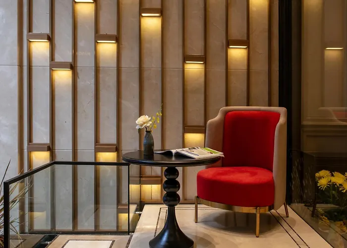 Le Premier Hotel & Rooftop Bar